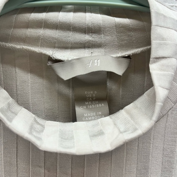 H&M short-sleeve top Sz S - Picture 4 of 5